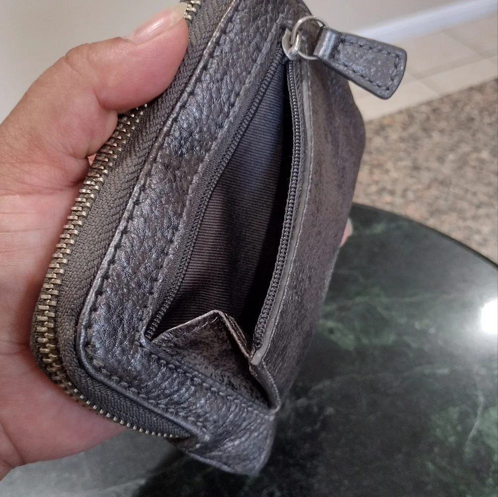 Fossil  Leather Wallet Silver Gray Metallic Corner Zip Around wallet